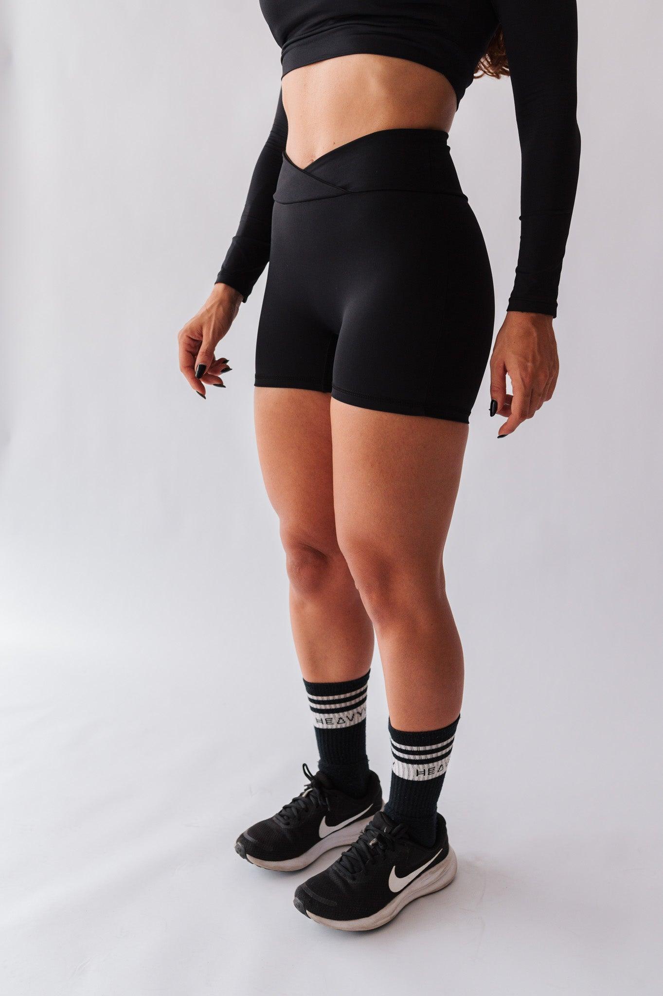 Short com Cós Cruzado de Poliamida Preto